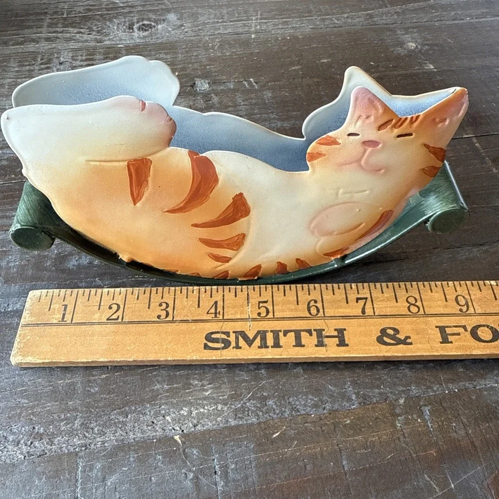 Figi Graphics Metal Cat Napkin Holder Sleeping Rocking 3D Kitschy 8.5